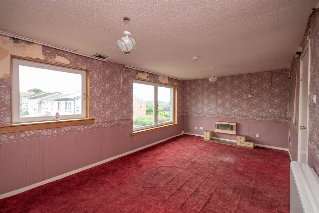Property photo 2 of 15 Lounge