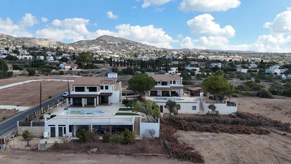 Property photo 2 of 21