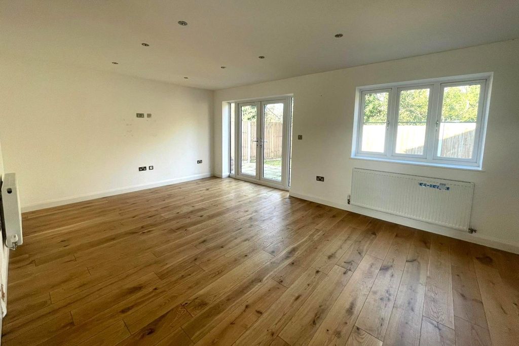 Property photo 3 of 12 Picture No. 01