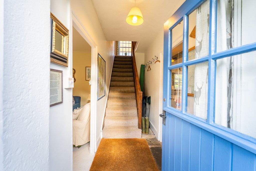 Property photo 2 of 32