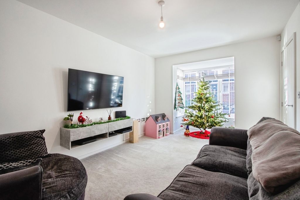 Property photo 2 of 20 Pbox-Img.Jpg