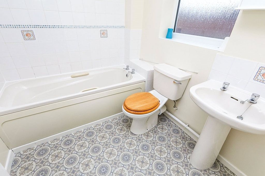 Property photo 2 of 13 Bathroom