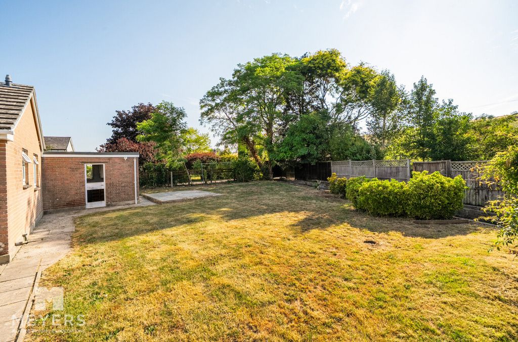 Property photo 3 of 11