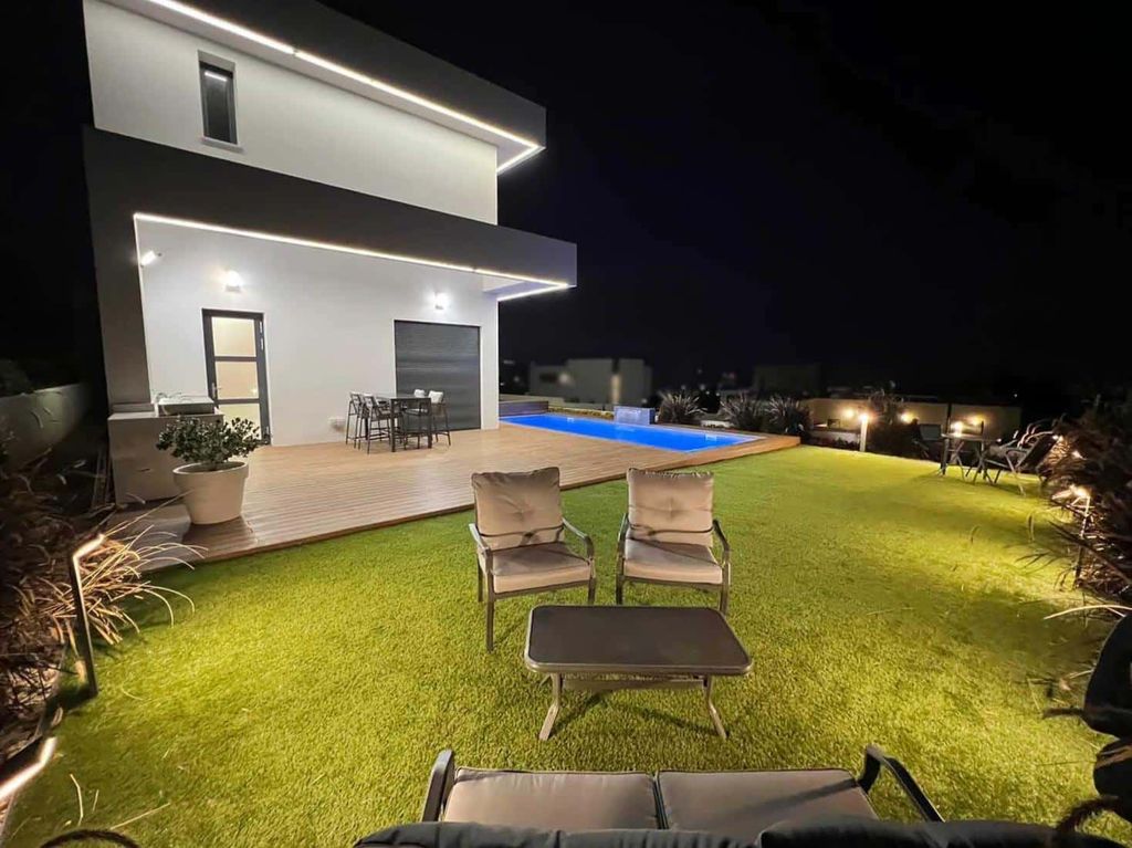 Property photo 1 of 10