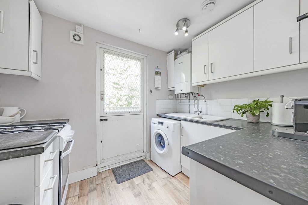 Property photo 3 of 6