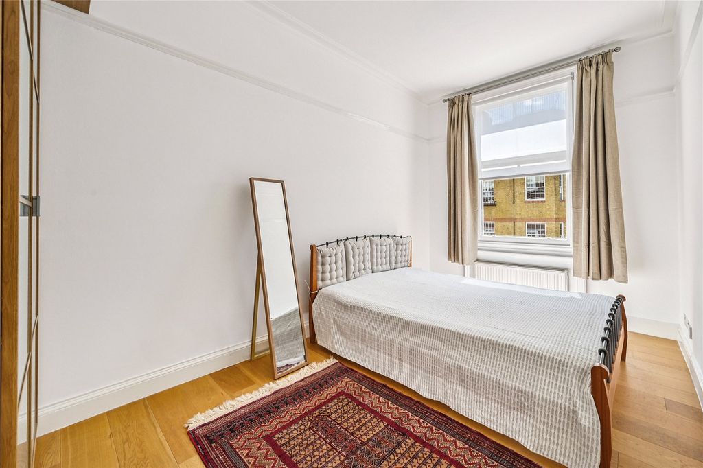 Property photo 3 of 10 Ridgmount Gardens