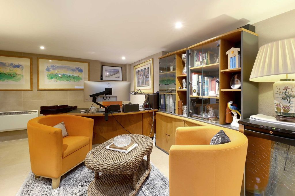 Additional image 19 of 4 bed detached house for saleLower Cookham Road, Maidenhead, Berkshire SL6
