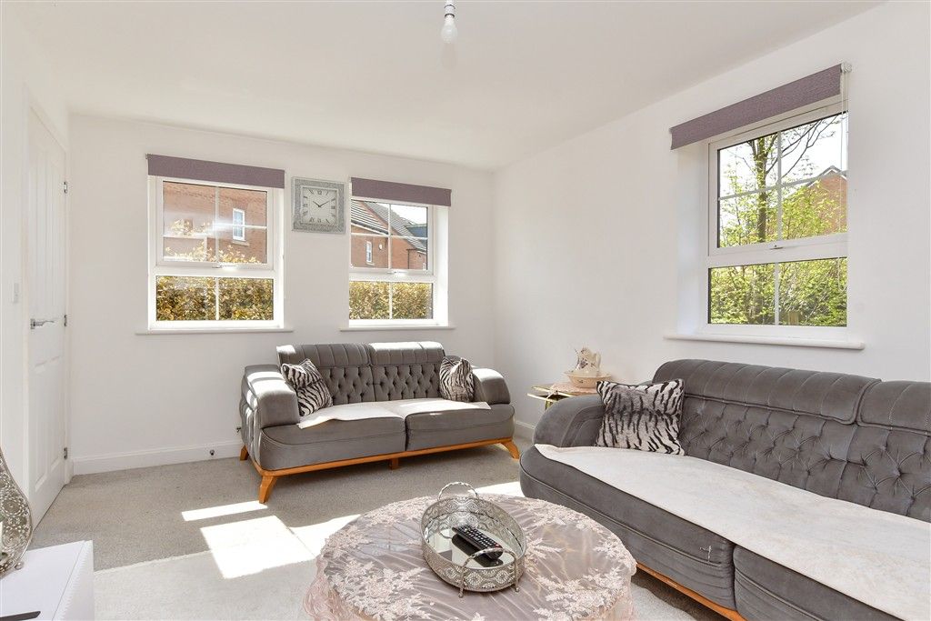 Property photo 3 of 14 Lounge