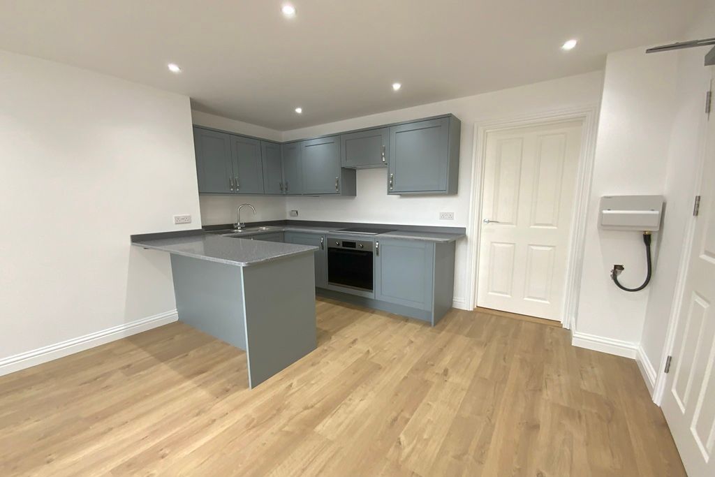 Property photo 3 of 10 Kitchen