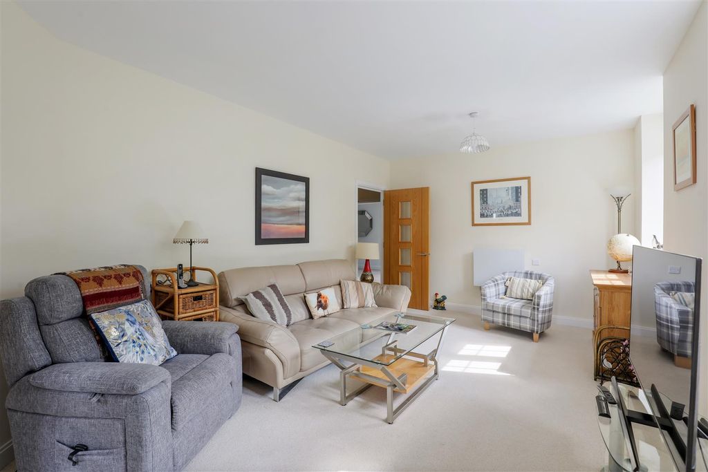 Property photo 2 of 30 05-Eaf3Ct_Mcsr_Flat 58 Watson Place_25 (1).Jpg