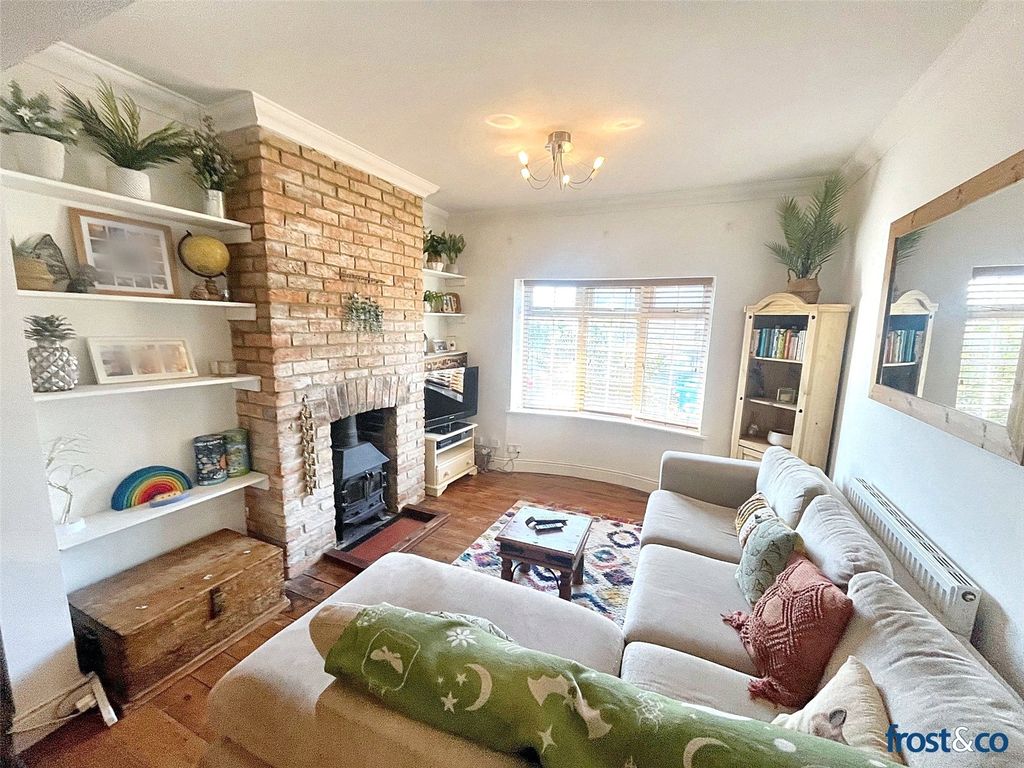 Property photo 1 of 16 Lounge