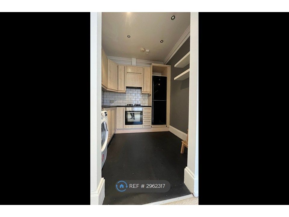Property photo 2 of 11 Kitchen