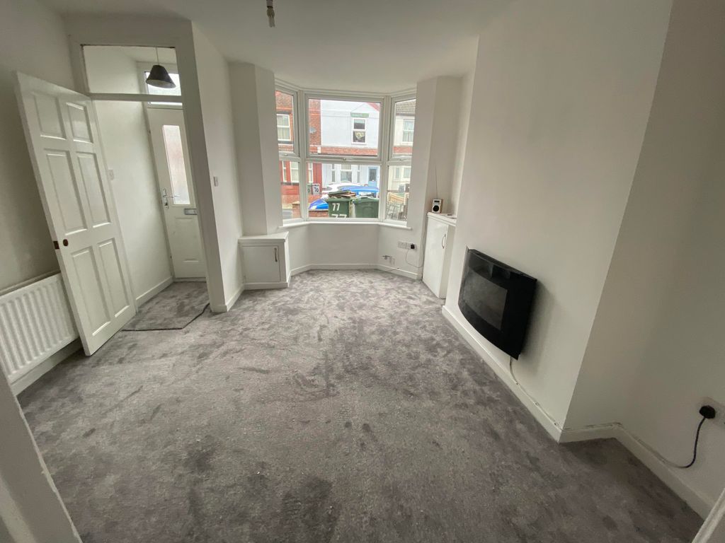 Property photo 3 of 7 Living Room