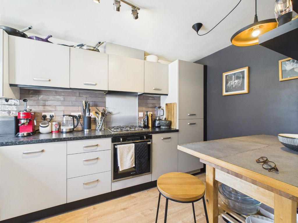 Property photo 2 of 22 4211776