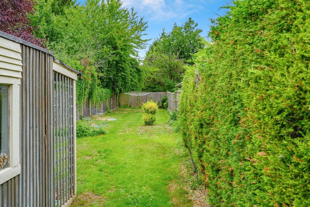Property photo 2 of 16 Garden