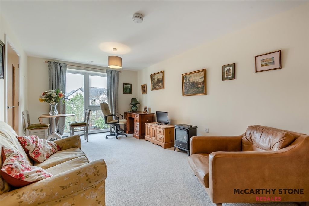 Property photo 2 of 12 8595970-Interior08.Jpg