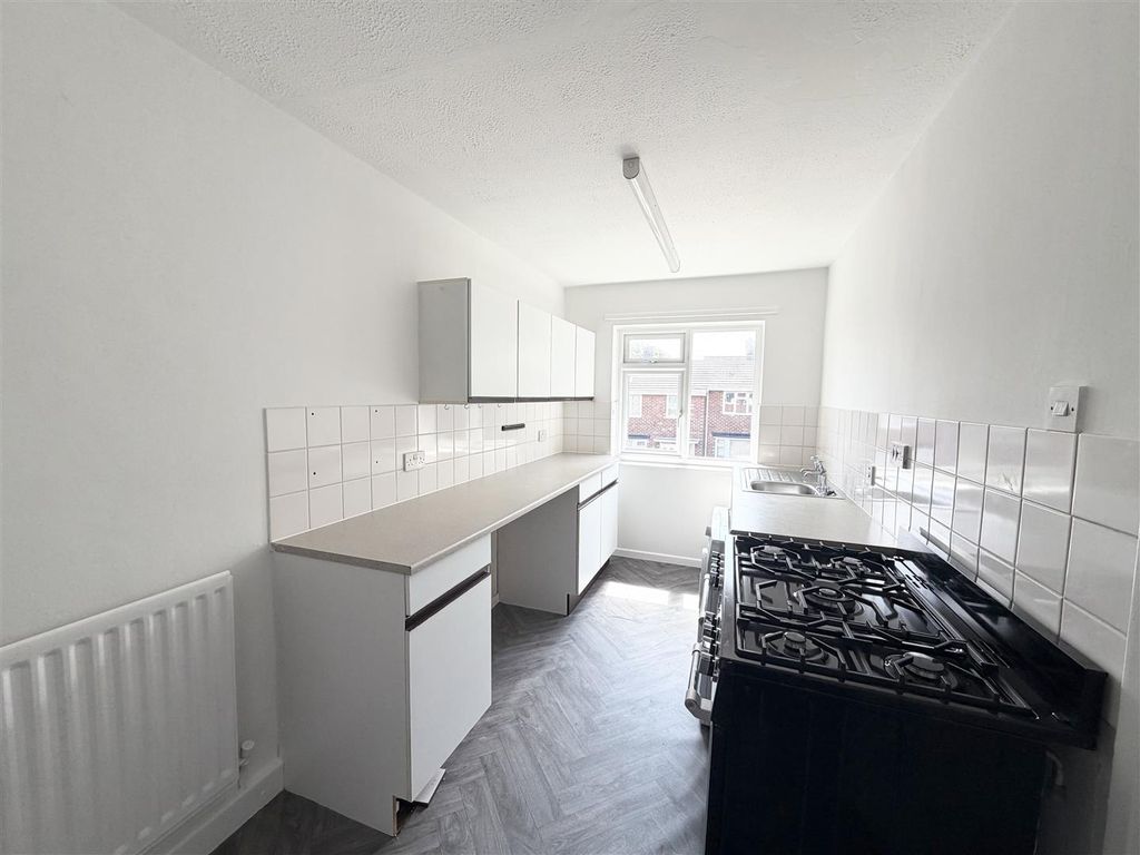 Property photo 3 of 7 Kitchen