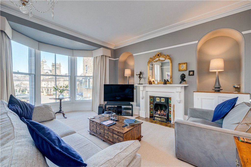 Property photo 3 of 19 Sitting Room