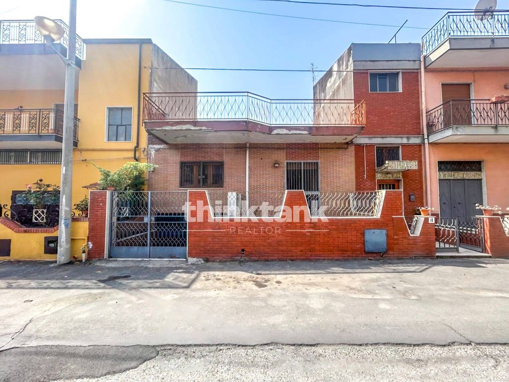 Property photo 2 of 28