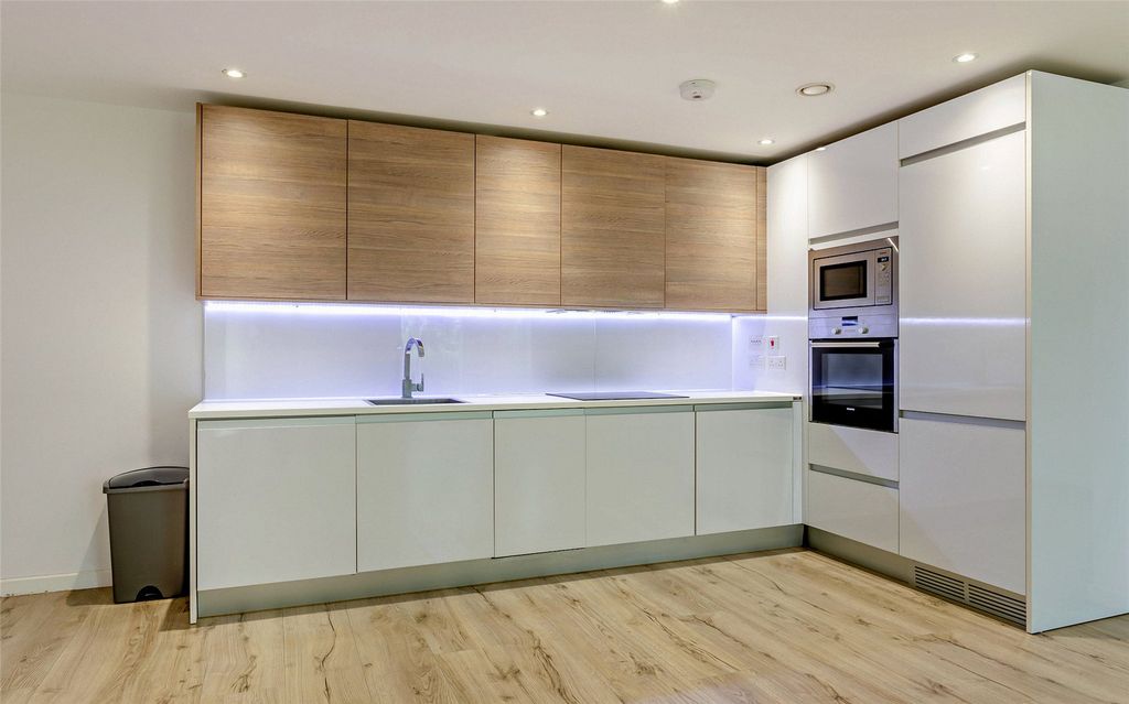 Property photo 2 of 18 Kitchen
