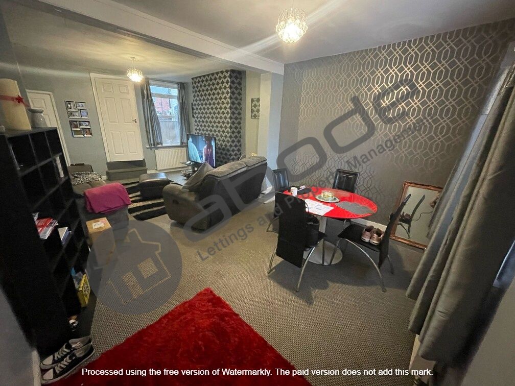 Property photo 3 of 7 Lounge Area