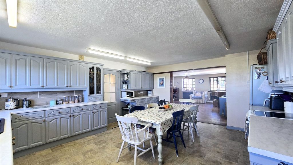 Property photo 3 of 41 Kitchen