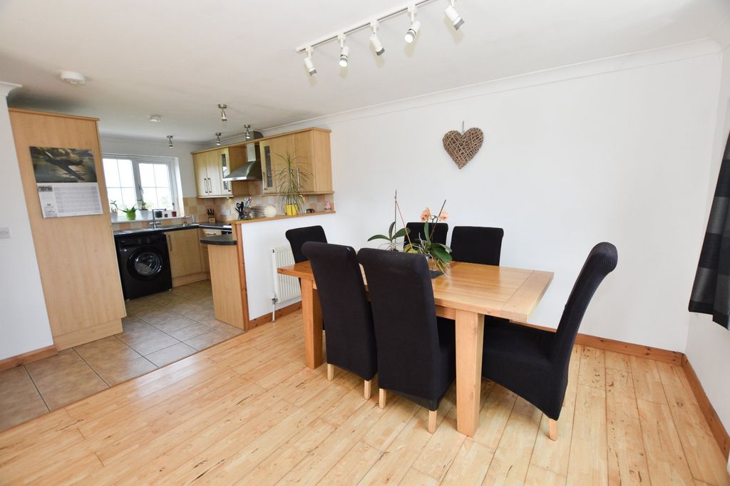 Property photo 3 of 15 Kitchen Dining Area