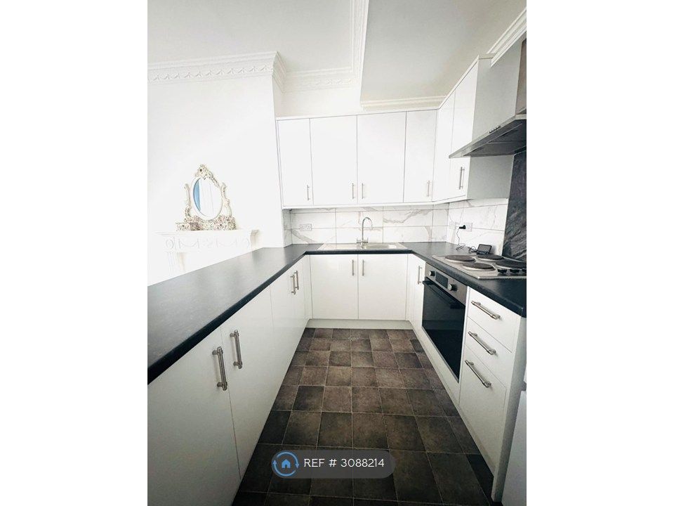 Property photo 2 of 10 Kitchen