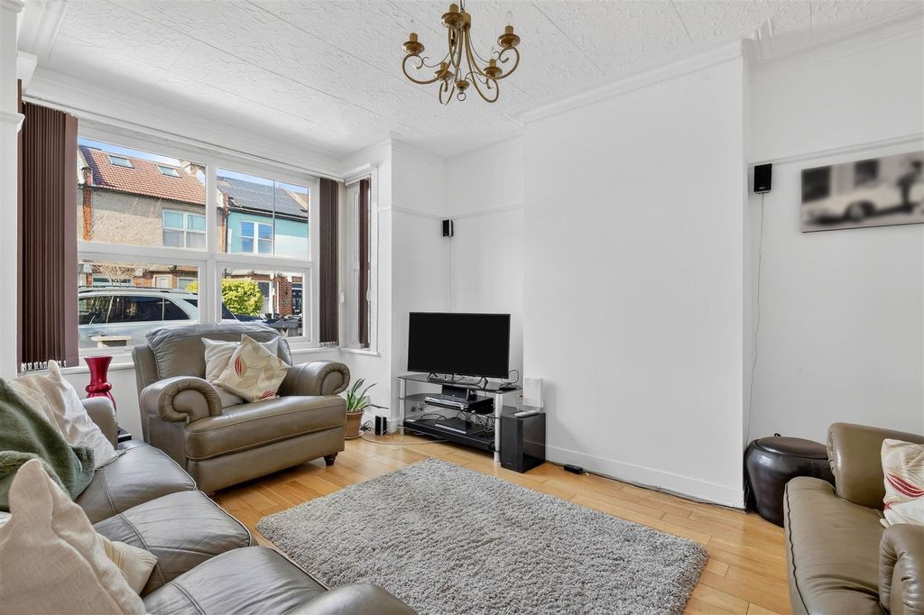 Property photo 3 of 18 1670375444 - 16 Macclesfield Road, Se25 -8.Jpg
