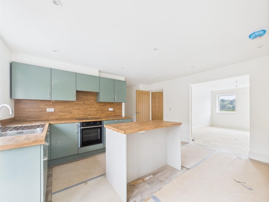 Property photo 3 of 41 Kitchen