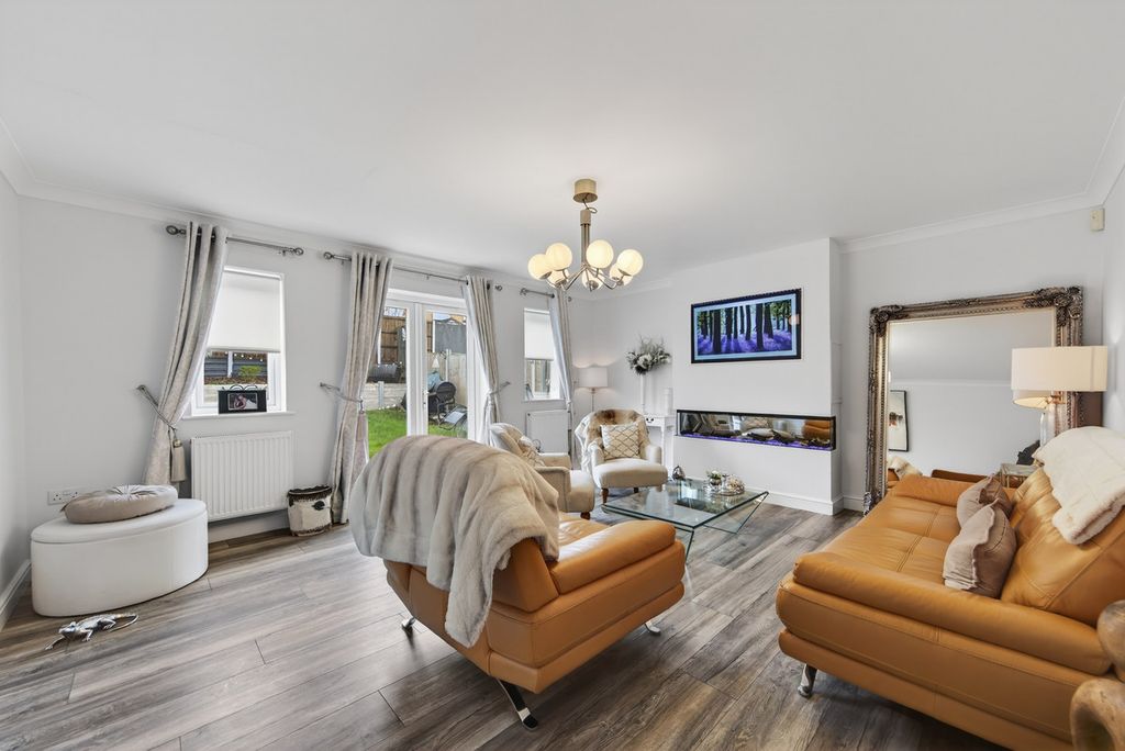 Property photo 3 of 33