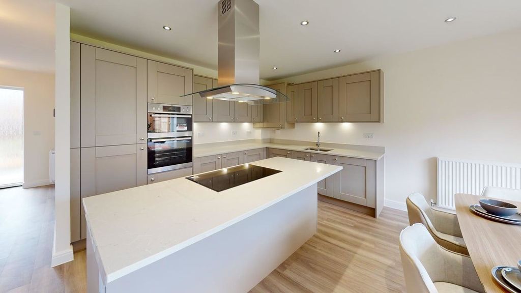 Property photo 3 of 13 Photo 8