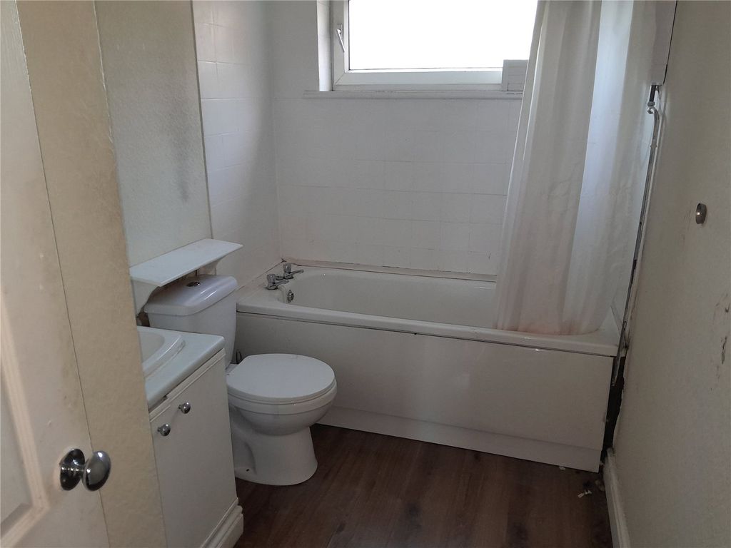 Property photo 3 of 8 Picture No. 04