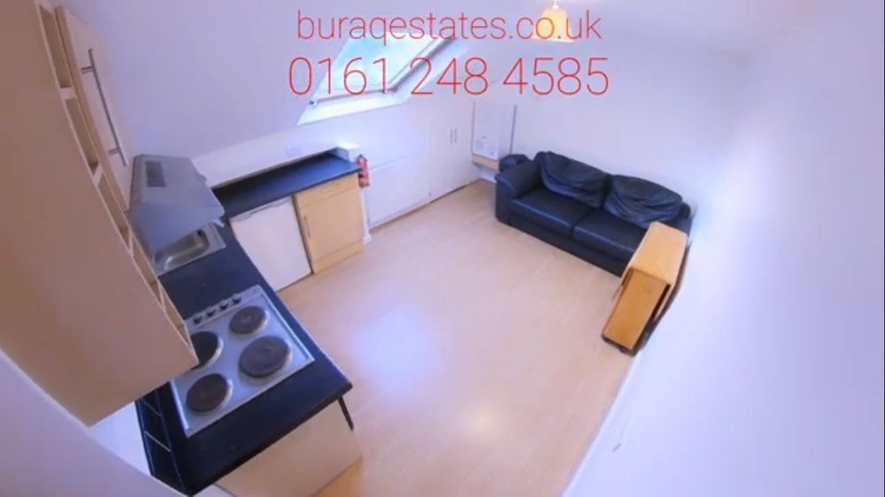 Property photo 2 of 9 Bright Open-Plan Lounge With Skylight And Sofa...