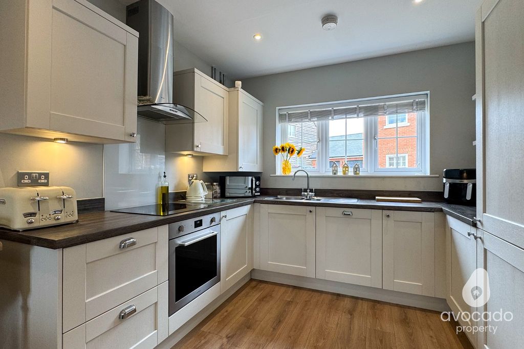 Property photo 2 of 20 5233082