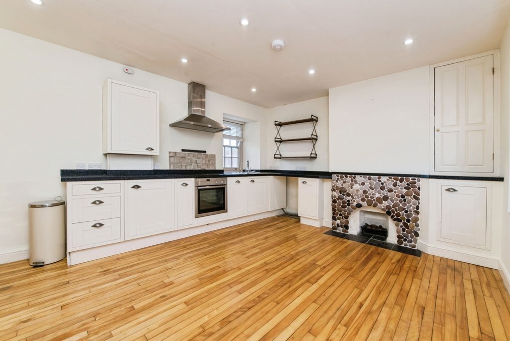 Property photo 2 of 16 Photo