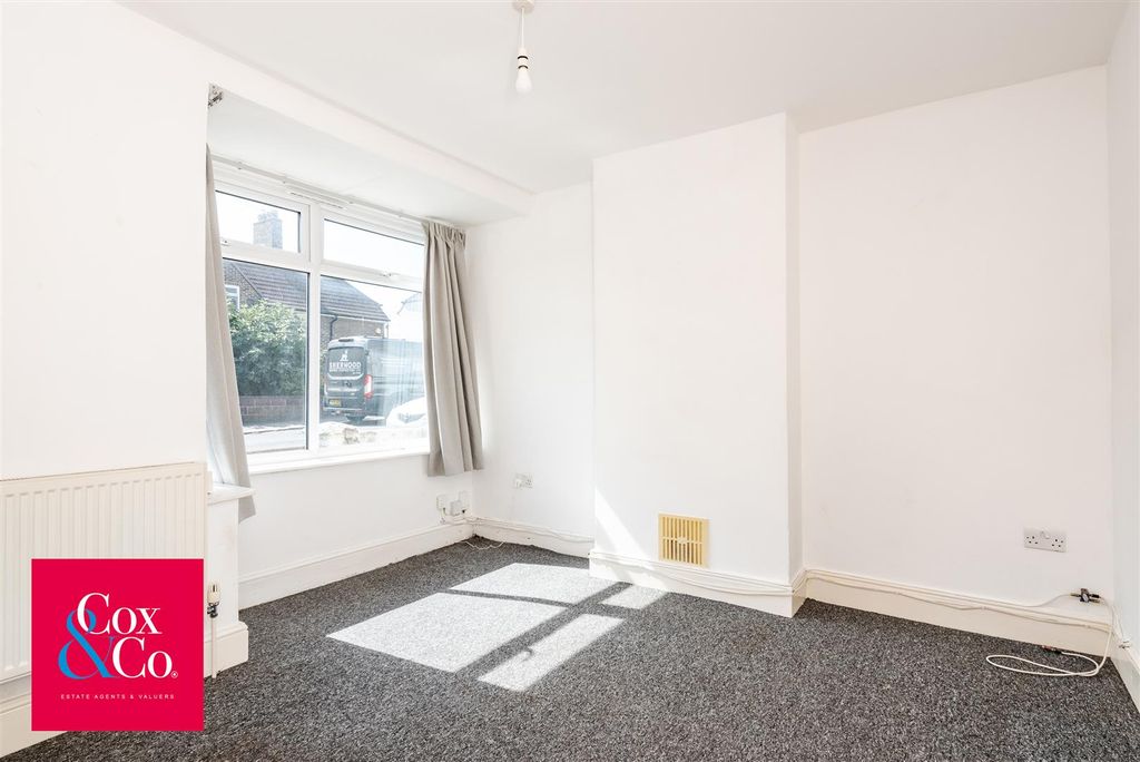 Property photo 3 of 13 81O_8942.Jpg