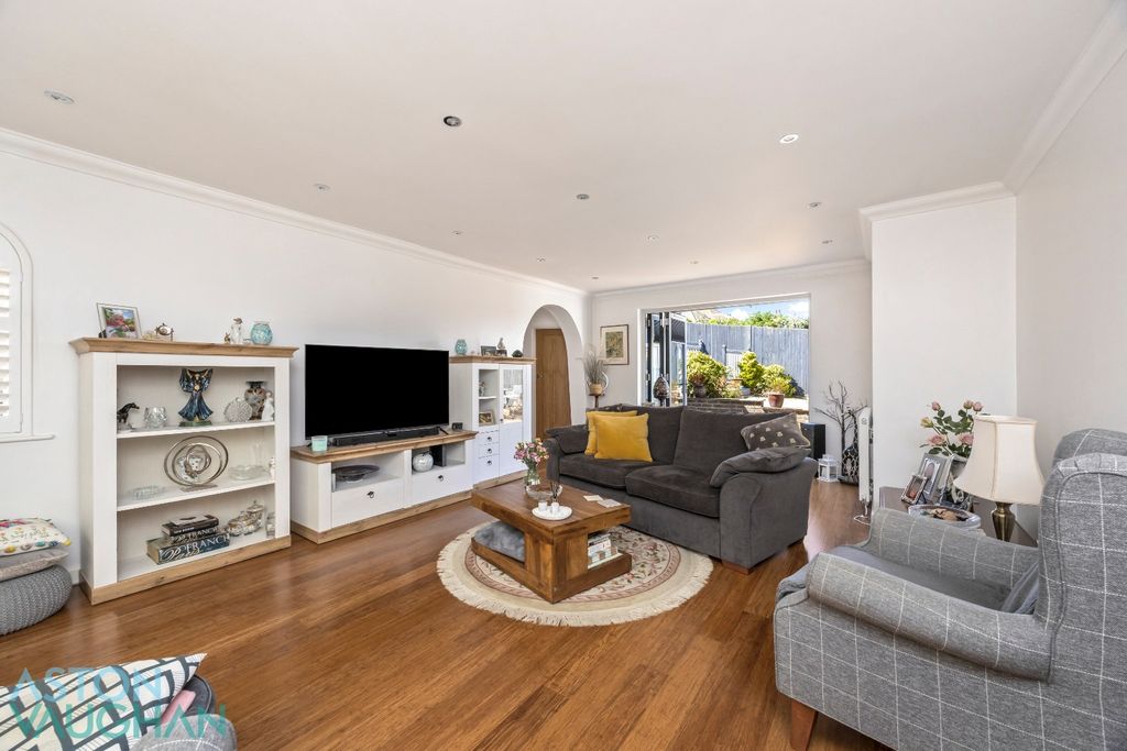 Property photo 2 of 18 5297693