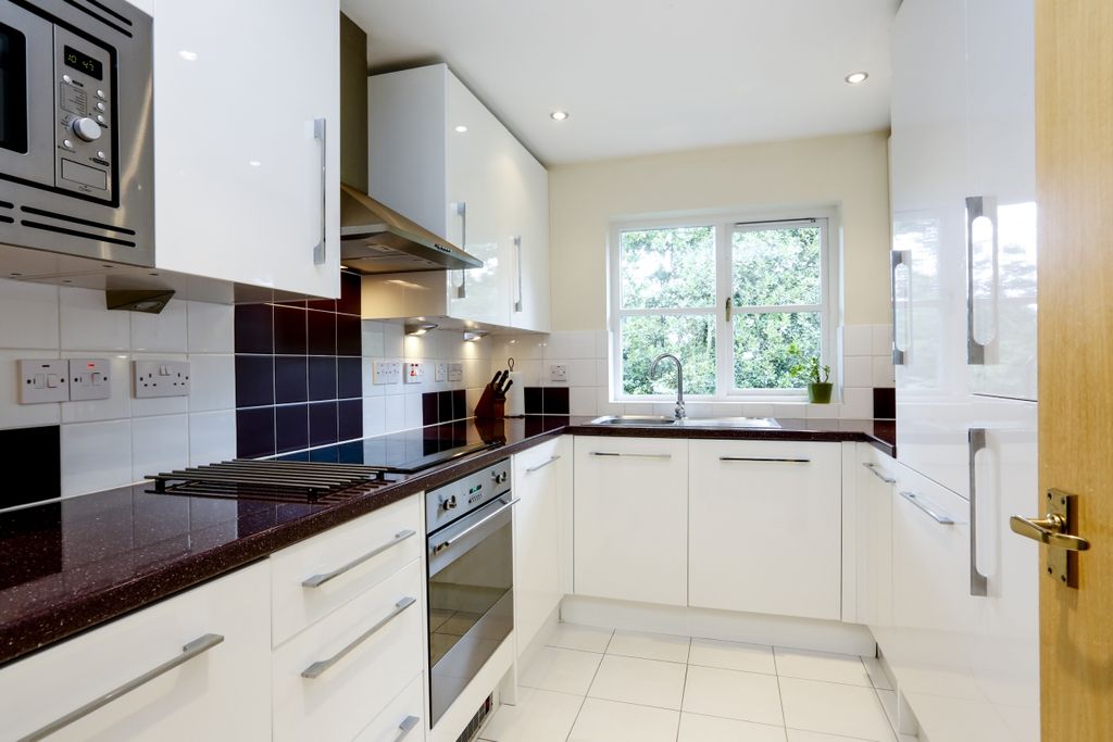 Property photo 1 of 9 Kitchen