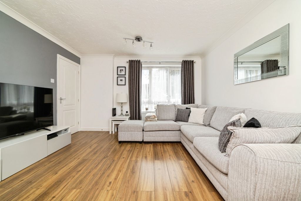 Property photo 2 of 20 Pbox-Img.Jpg