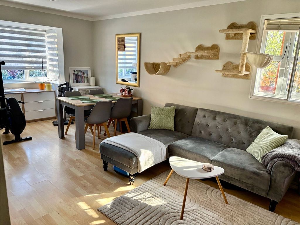 Property photo 3 of 10 Reception