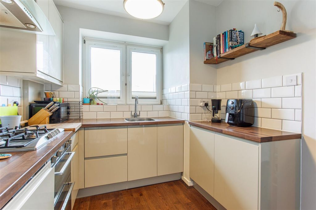 Property photo 3 of 16 Kitchen
