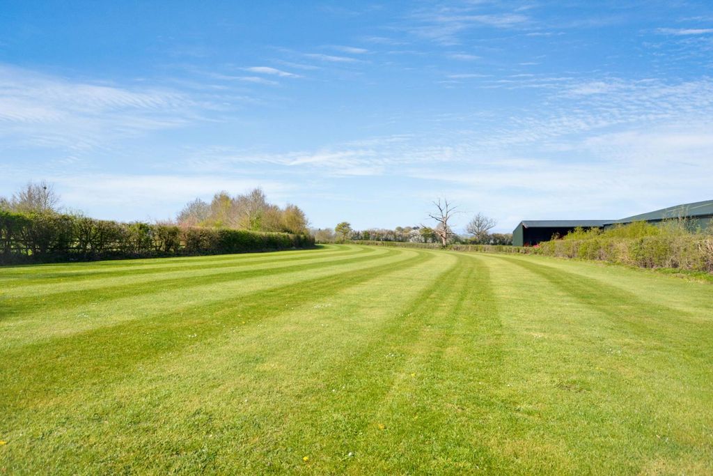 Property photo 3 of 37