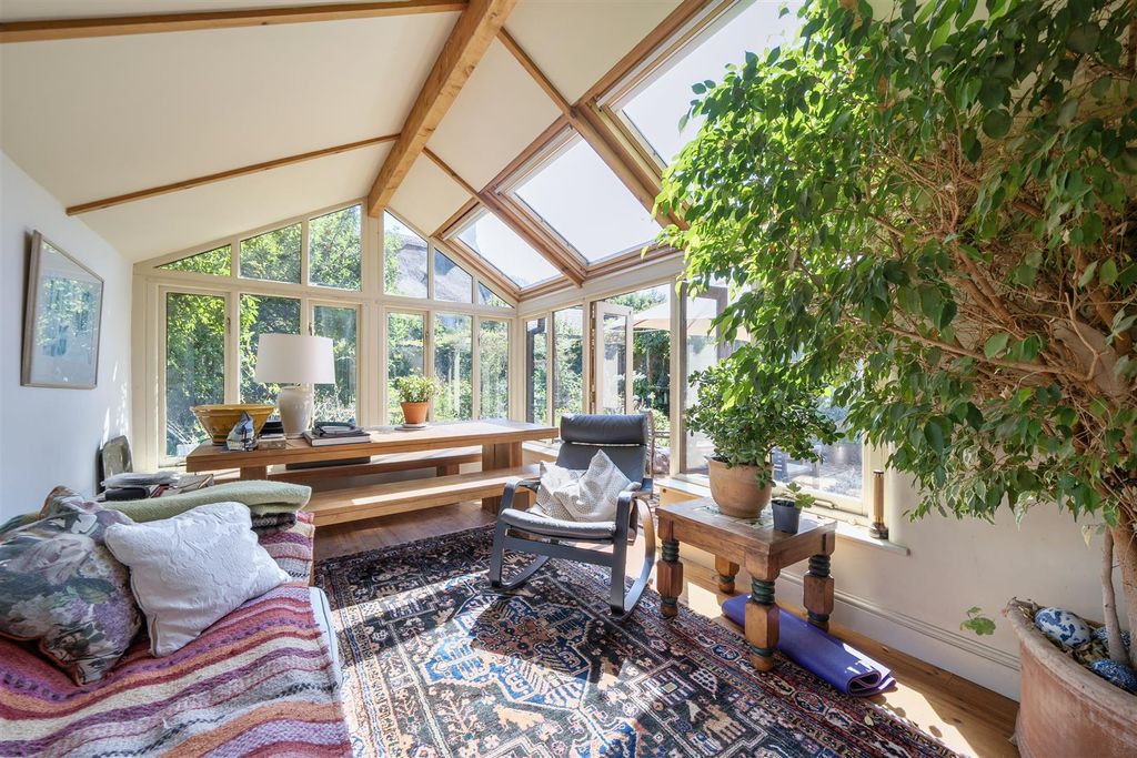 Property photo 2 of 17 Garden Room