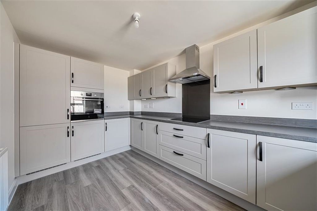 Property photo 2 of 17 Kitchen