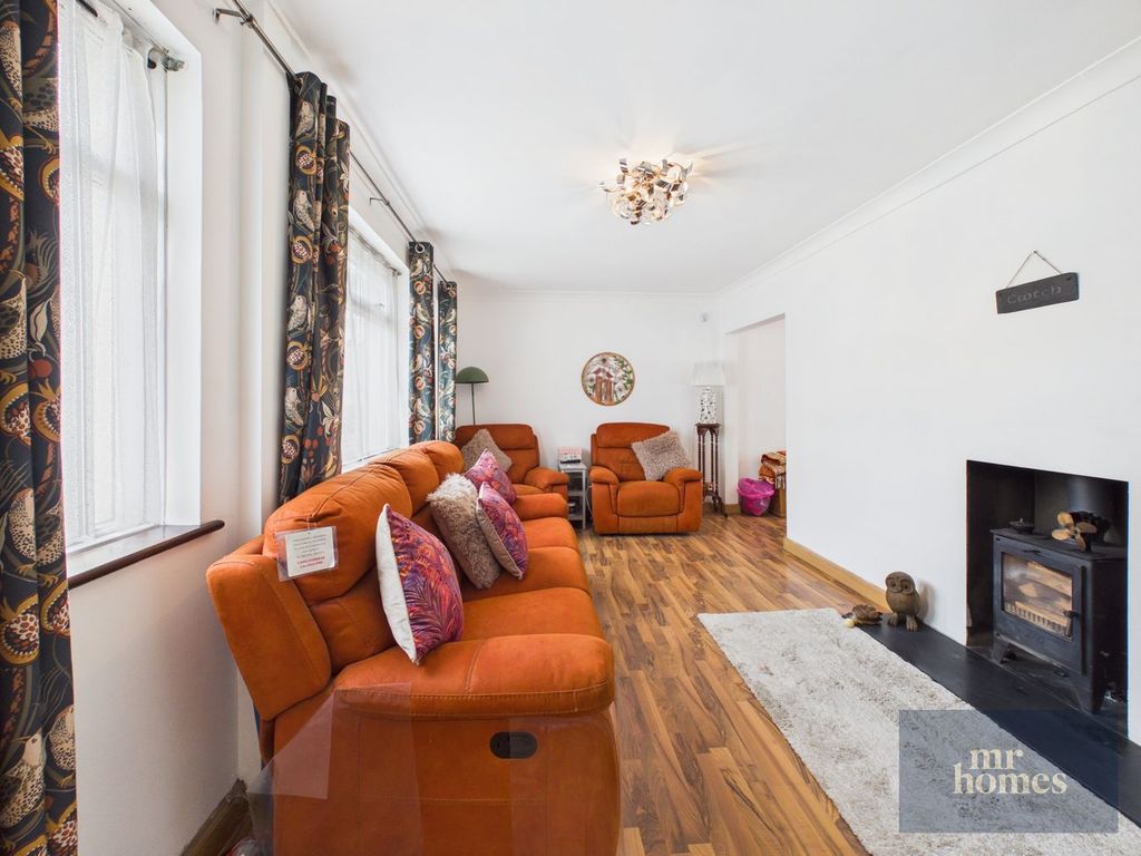 Property photo 3 of 42