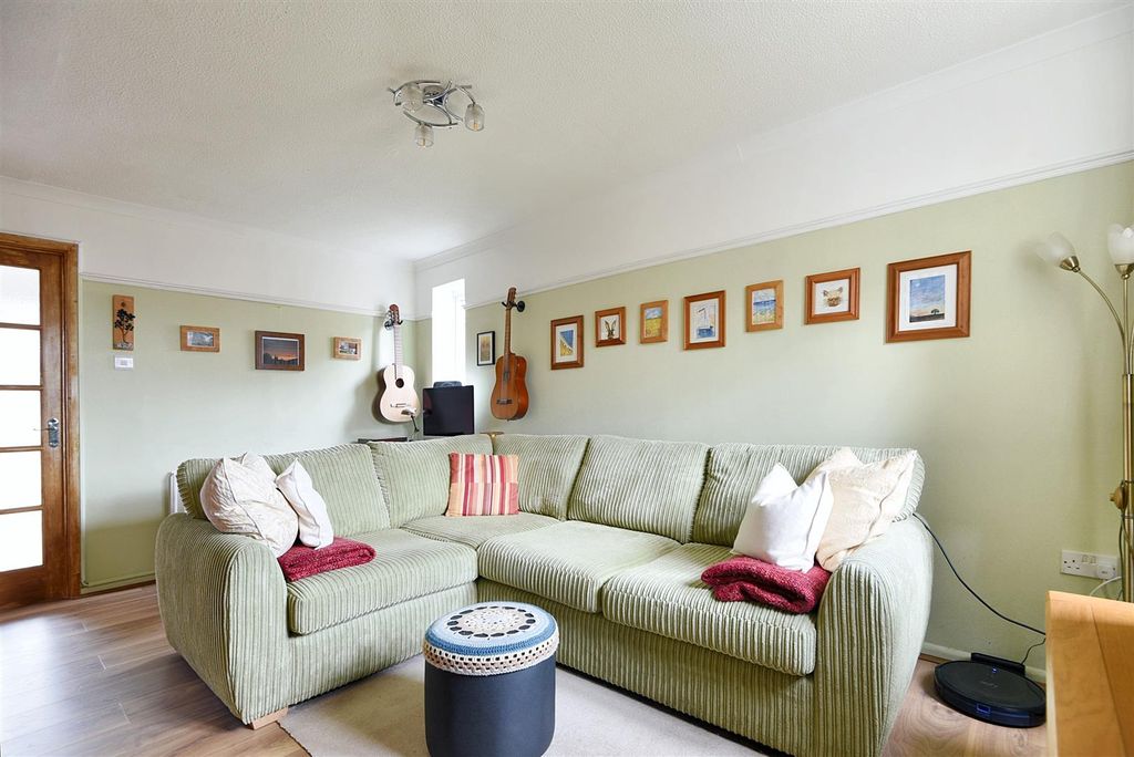 Property photo 2 of 11 Sitting Room