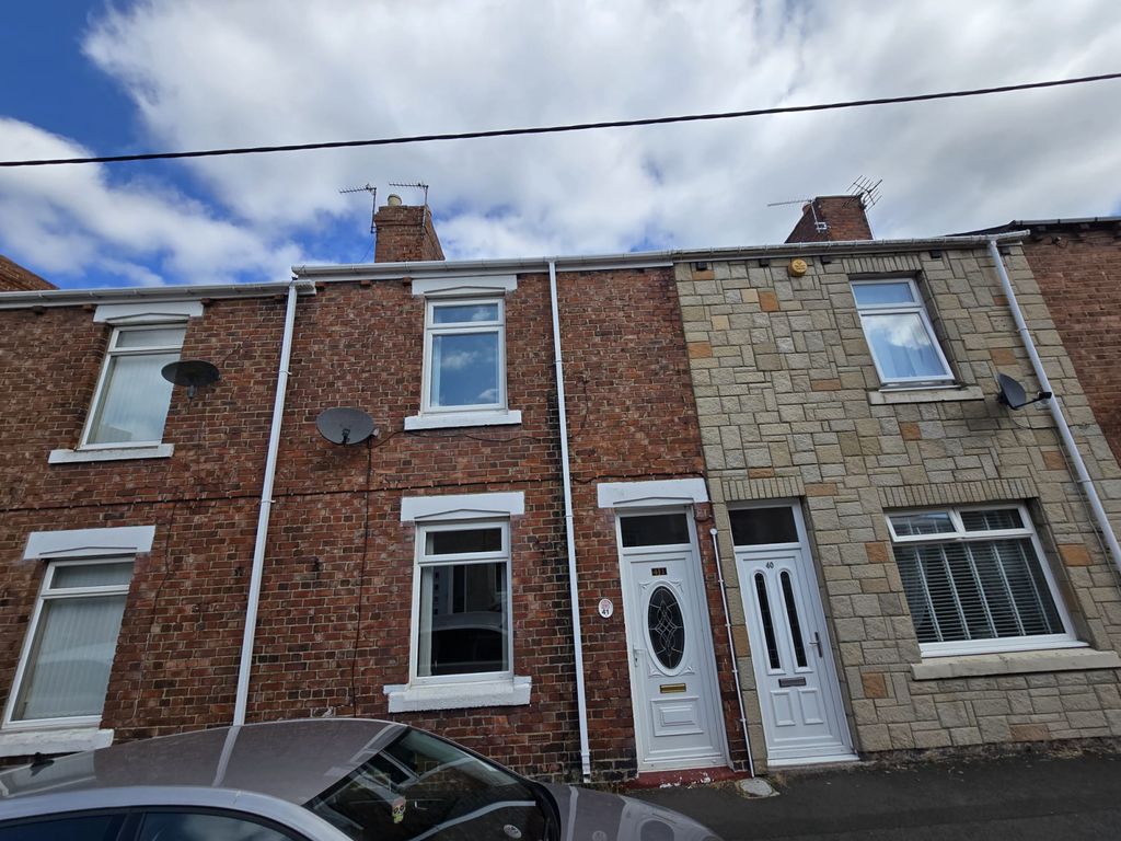 Property photo 1 of 13 2 Bedroom Mid Terrace