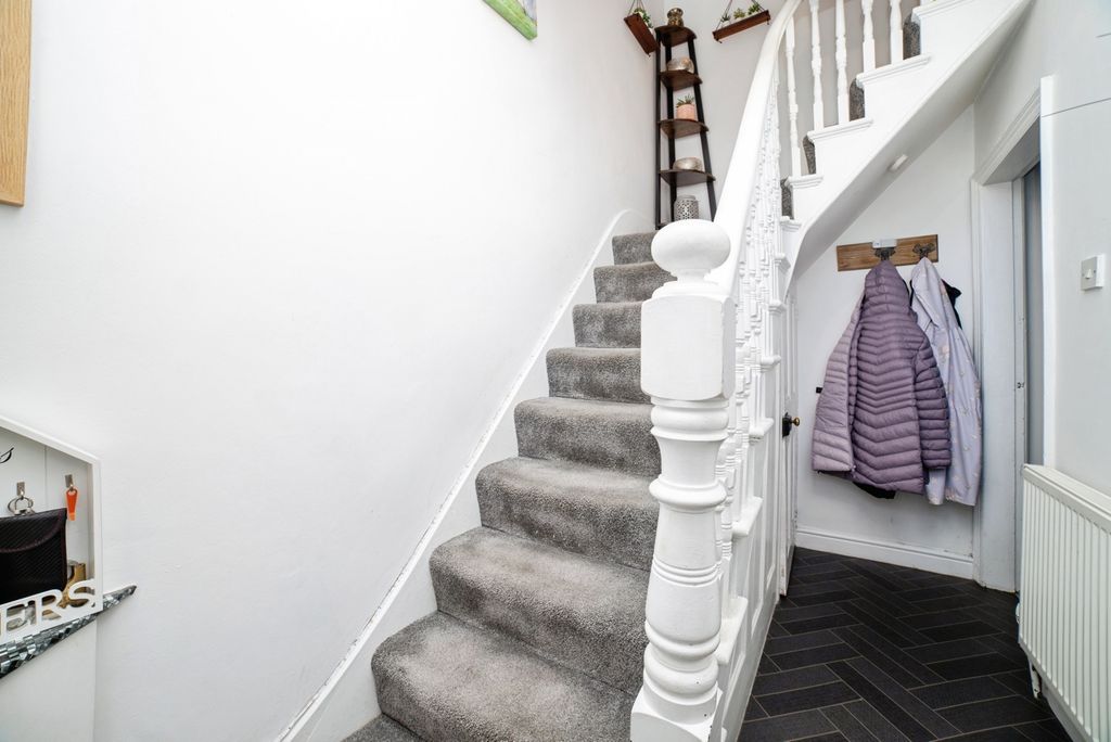 Property photo 2 of 19 Pbox-Img.Jpg