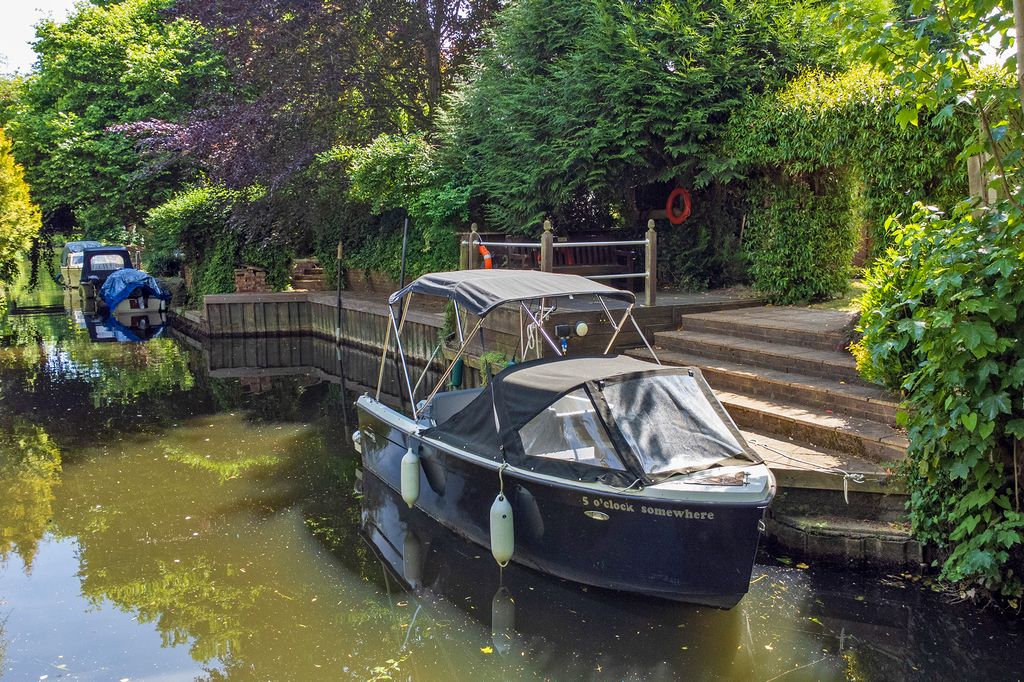 Property photo 3 of 32 Mooring